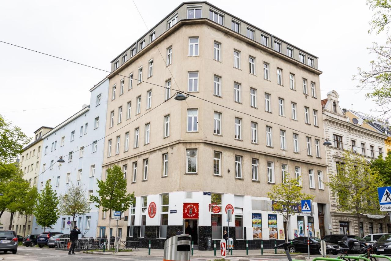 Moonlight Apartment With Porch Near Schoenbrunn And Westbahnhof เวียนนา ภายนอก รูปภาพ