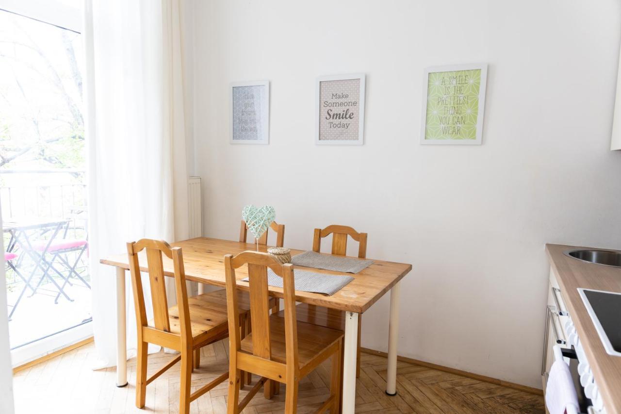 Moonlight Apartment With Porch Near Schoenbrunn And Westbahnhof เวียนนา ภายนอก รูปภาพ